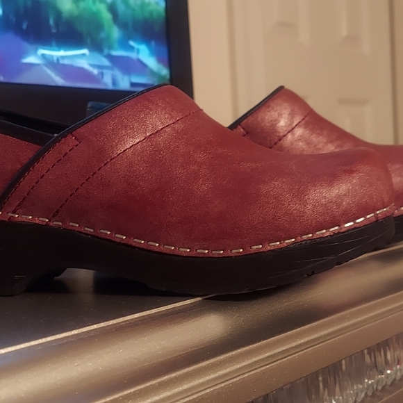 Shoes - Picture 3 of 4